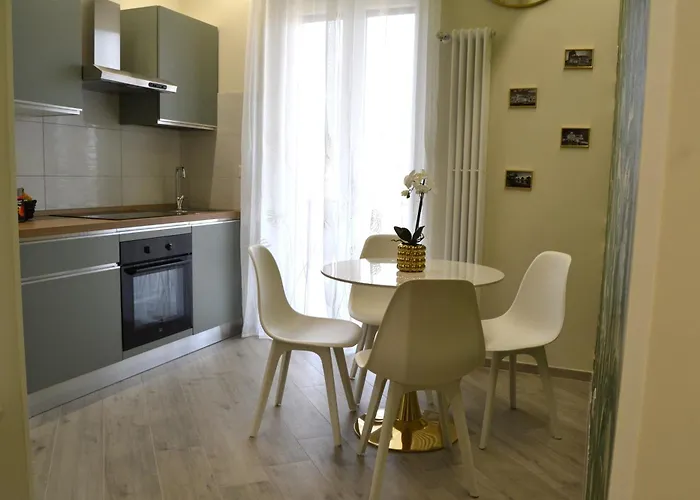 And Blue - Metro C, Free Parking And Wifi Apartment Rom