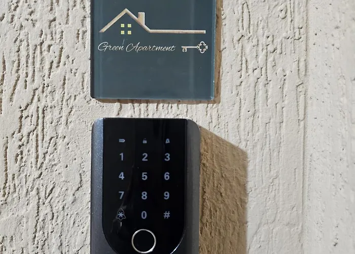 And Blue - Metro C, Free Parking And Wifi Apartment
